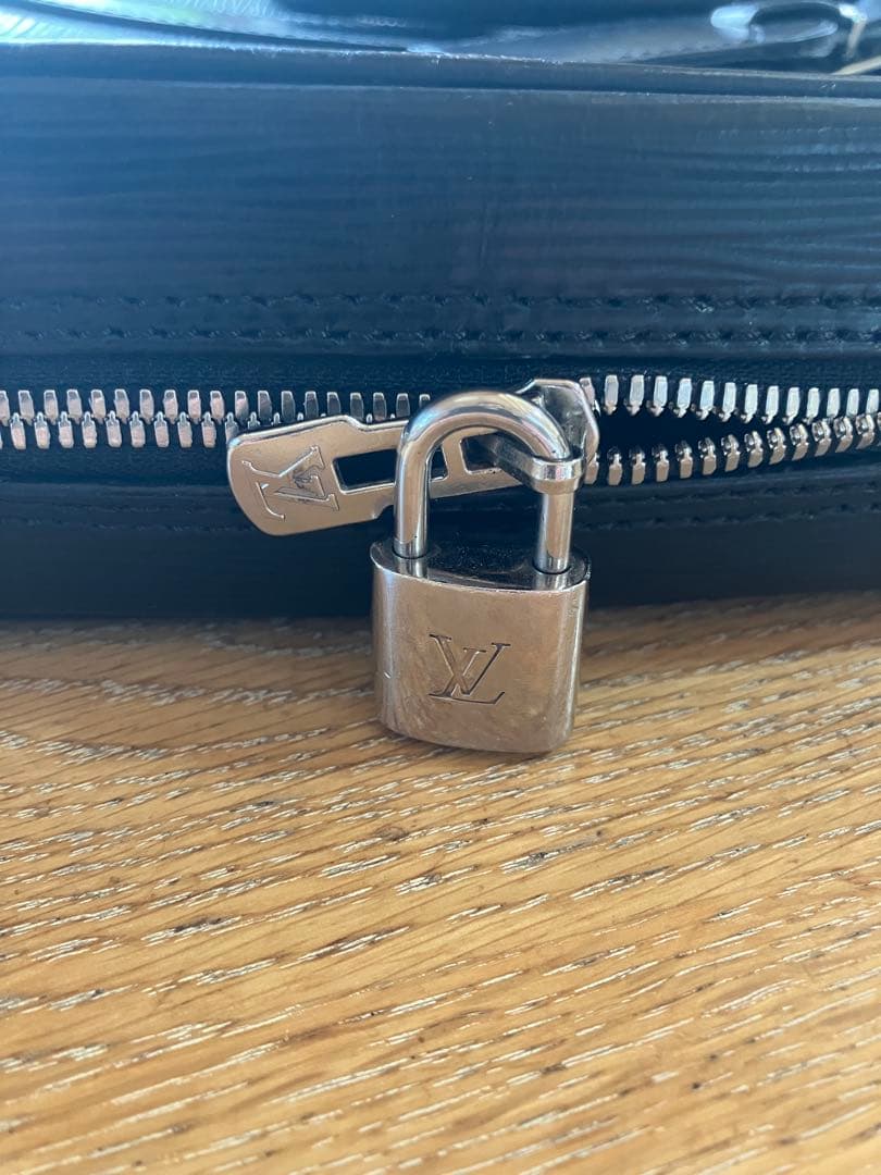 ら*む様 ルイ・ヴィトン エピ ビジネスバッグ ポルト ドキュマン・ヴォワヤージ