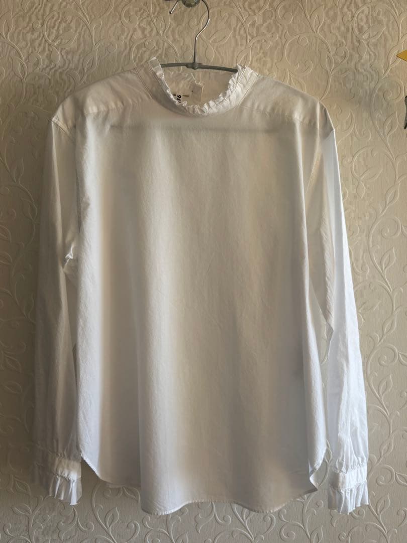 GALERIE ホワイト ハイネックシャツ