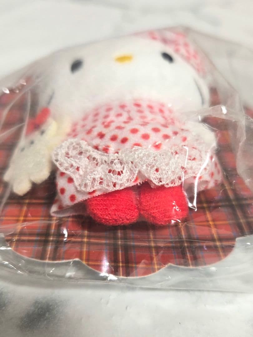 ✨激レア✨ハローキティ45周年 Anniversary限定ブローチ イチゴ