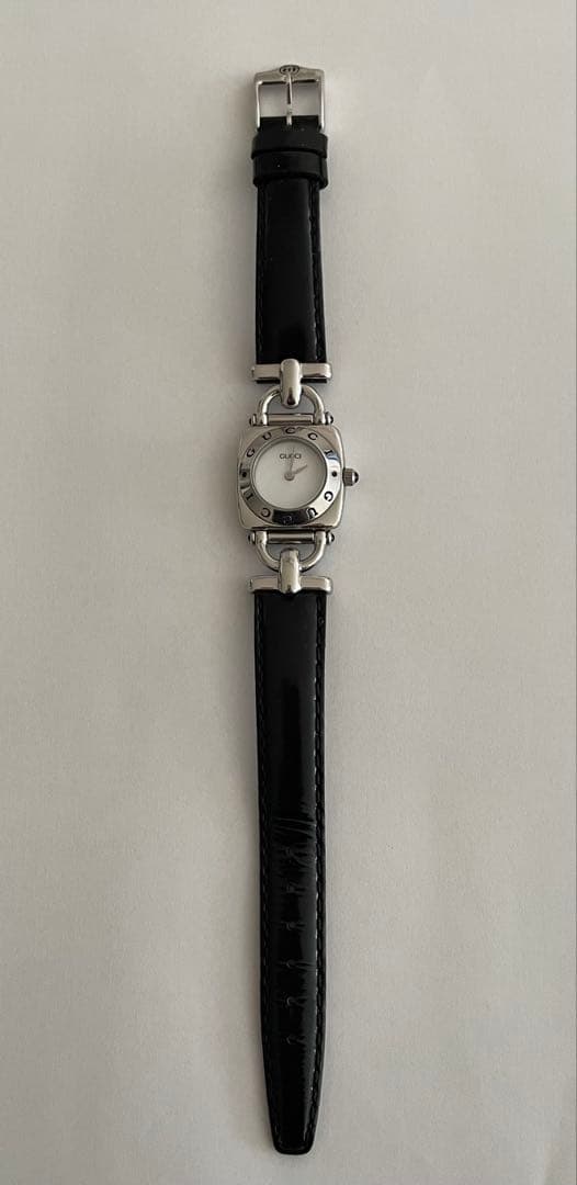 GUCCI ブラックレザー アナログ時計