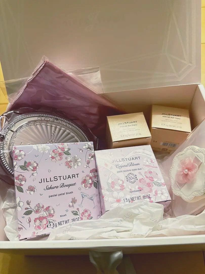 JILLSTUART サクラブーケ アイシャドウ、チーク　ギフトボックス付き