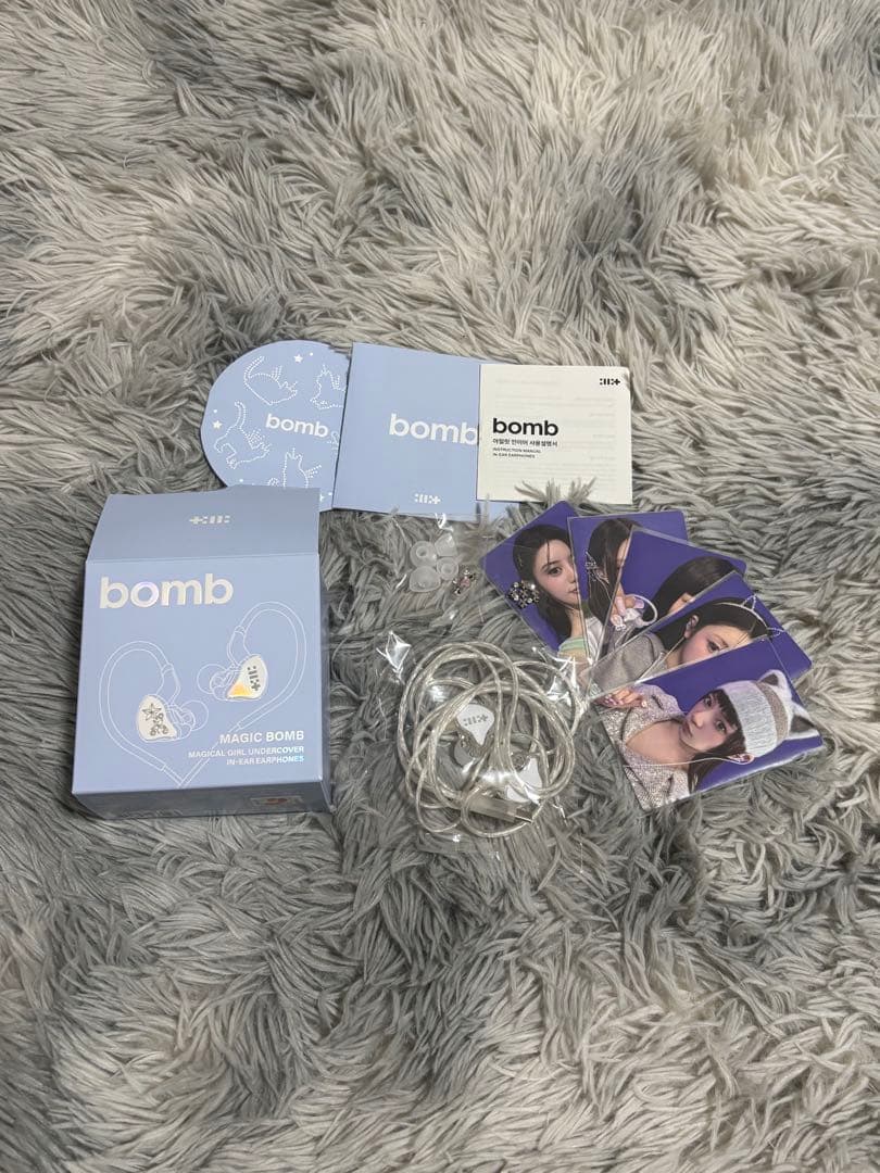 ILLIT 3rd Mini Album ‘bomb’ Merch イヤホン