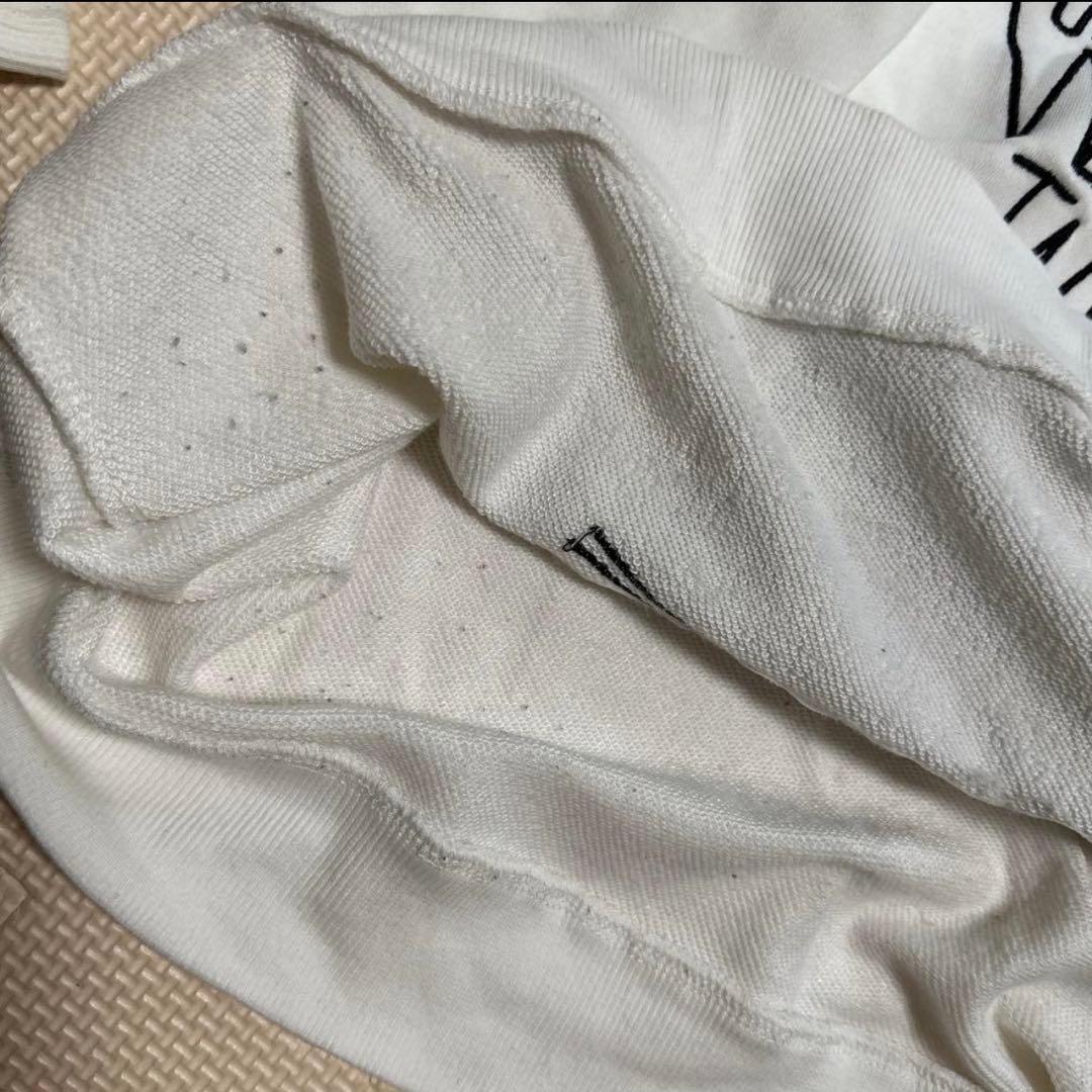 ホワイトパーカー　ロゴ入り　フーディー　フード付き