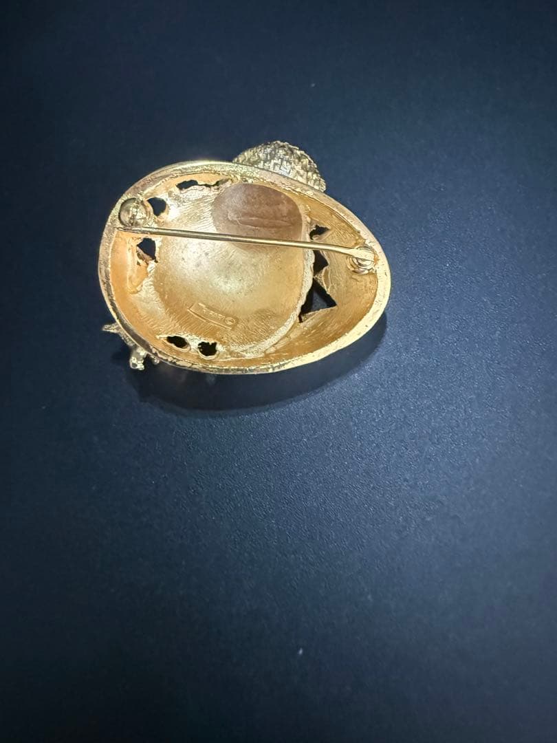 lotuscloud 2528⭐️TRIFARI トリファリヴィンテージブローチ