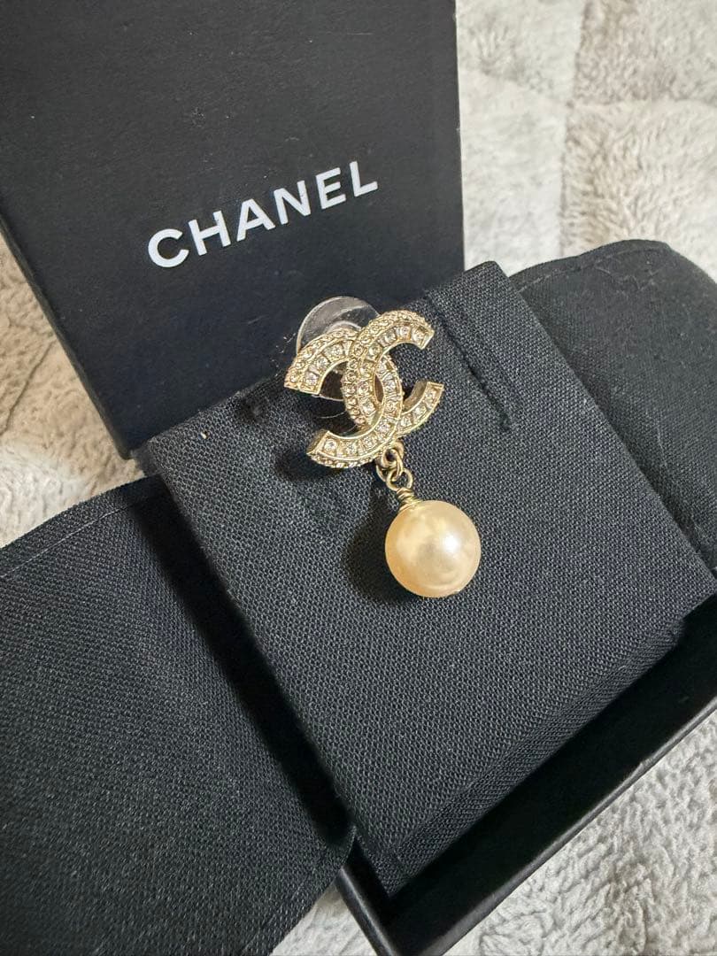 CHANEL CCロゴ パールチャーム ピアス(片耳用)