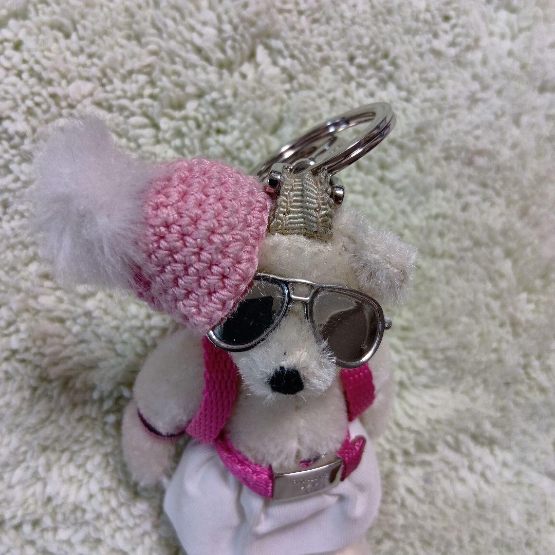 PRADAクマのチャーム ピンクの帽子とサングラス