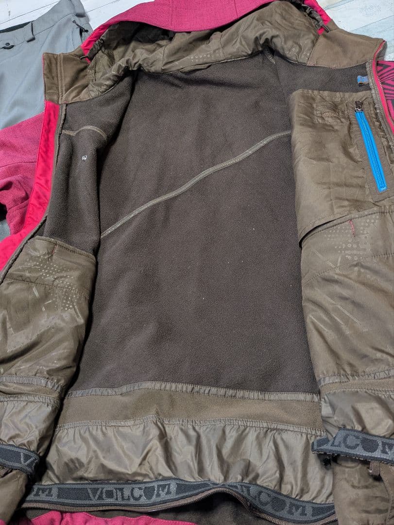 VOLCOMボルコム　メンズスノボードスノボースキーウェア　サイズL