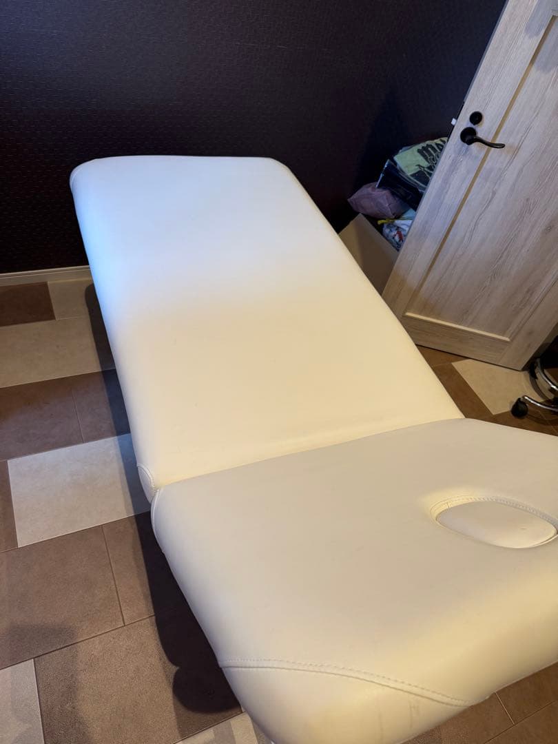 電動エステベッド 有孔　 整体　マッサージ