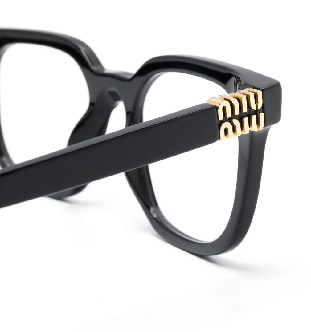 Miumiu ミュウミュウ黒のスクエアフレームメガネ ゴールドアクセント