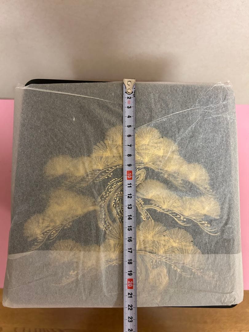 【未使用】木製漆塗　4段　七五重箱　続き柄　老松　沈金　木箱付き