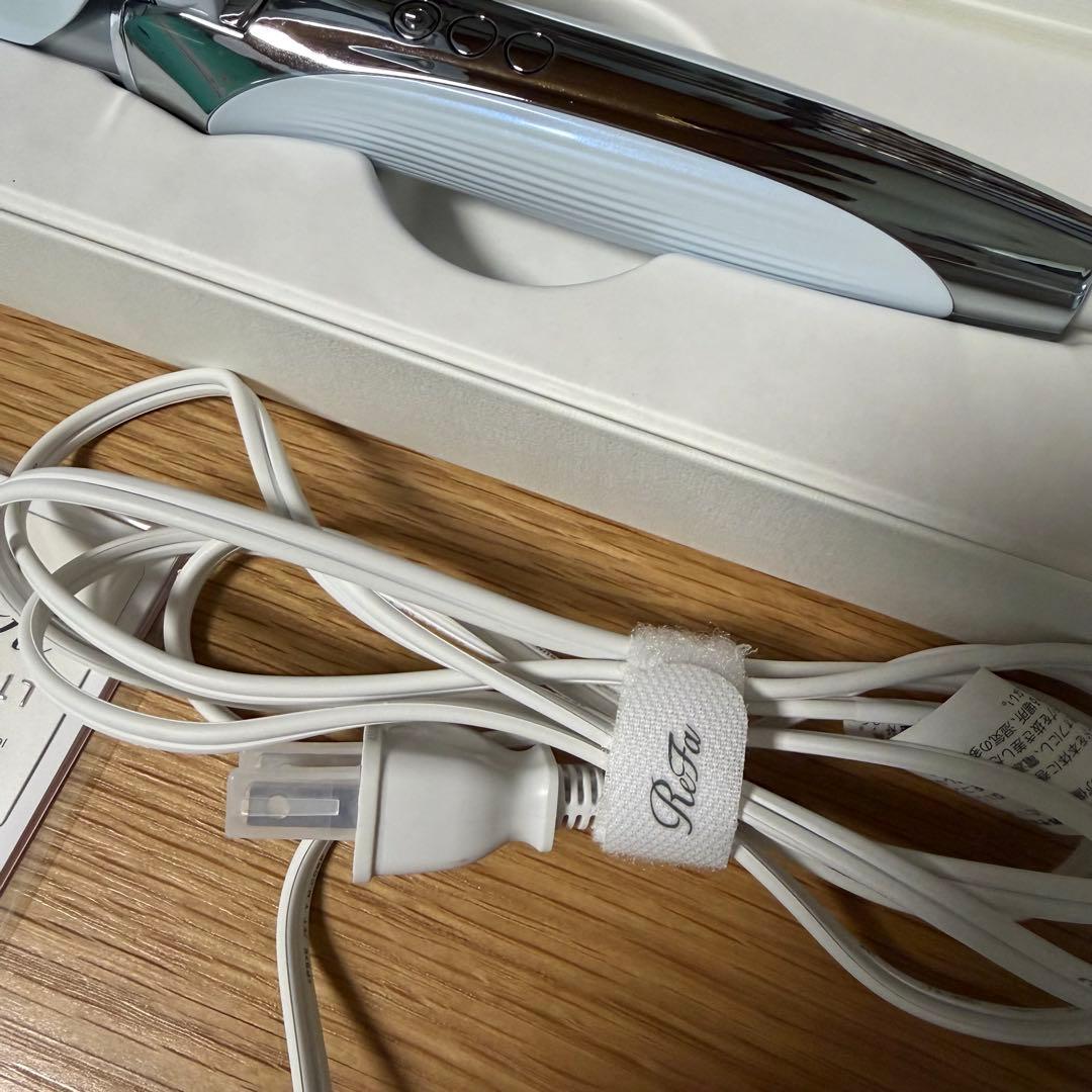 ほぼ未使用　新作リニューアル　リファ　カールアイロン　プロ　32mm ホワイト