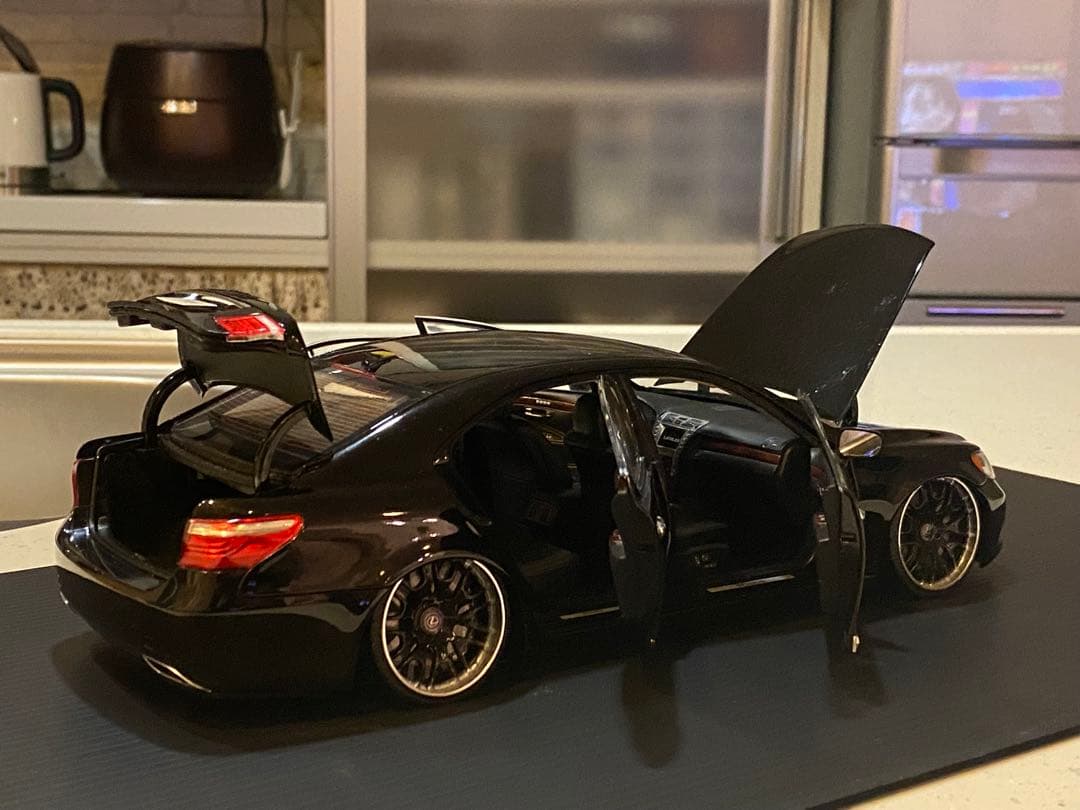 レクサス　LS460 1/18 21インチ　スタンス　ローダウンカスタム