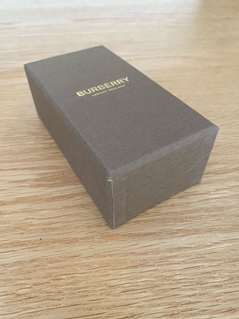 【新品未使用】バーバリーシグネチャーハイティーオーデパルファム100ml 香水