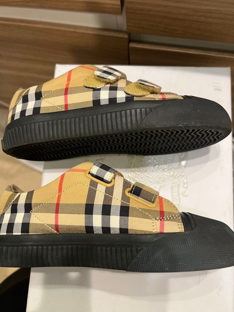 バーバリーチルドレン　スニーカー　サイズ31(19.5cm)