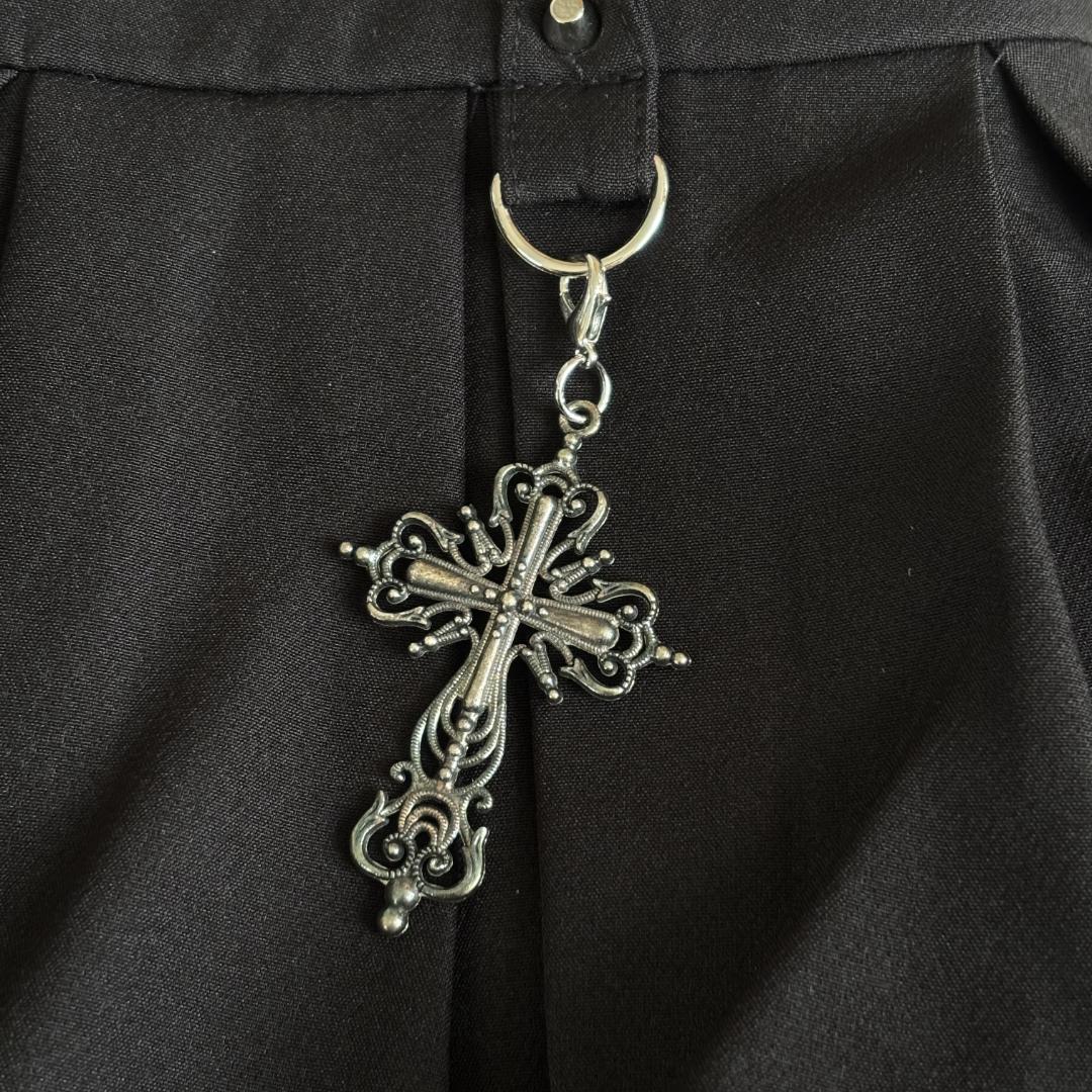 アミリージュ　ハトメベルト付きフレアスカート　クロスチャーム　ゴスロリ　パンク