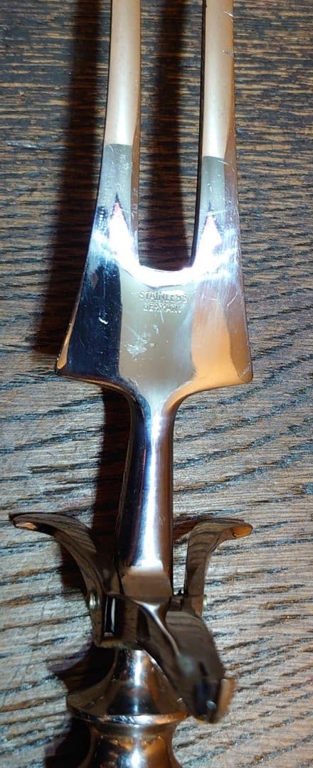 【アンティーク セイウチ製 】彫刻入ハンドル付ナイフとフォークの2点セット