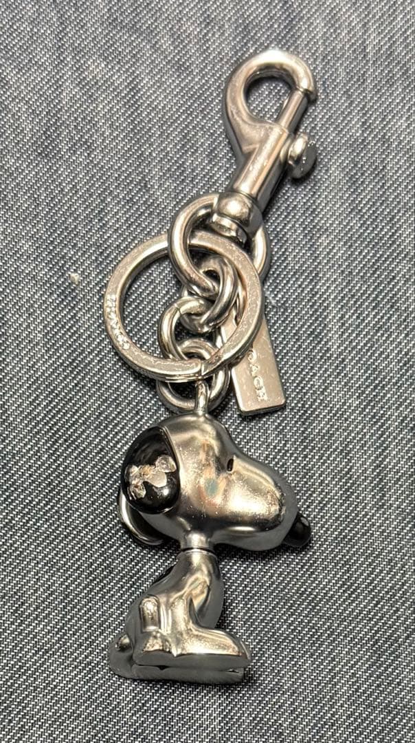 COACH2025 コラボ スヌーピー チャーム