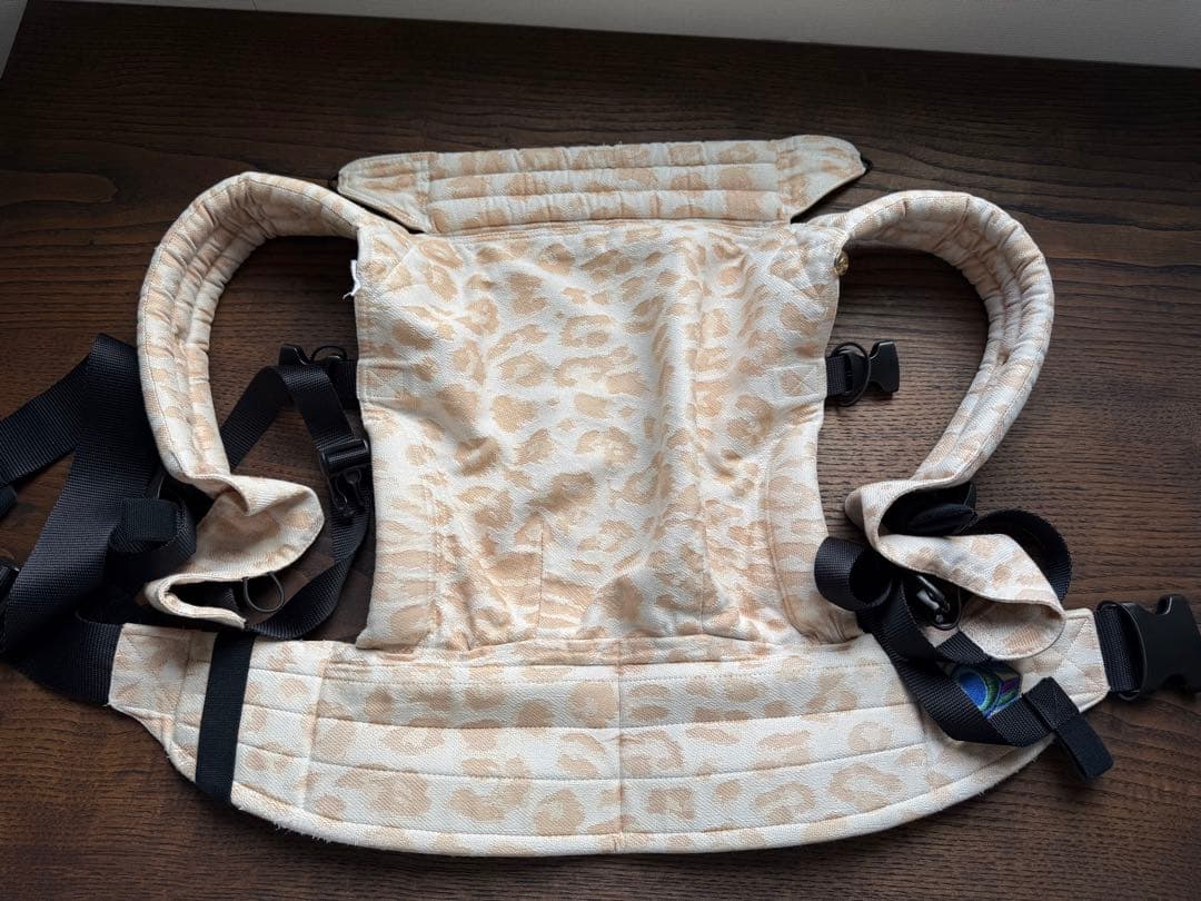 【artipoppe】アーティポッペ　抱っこ紐　レオパード