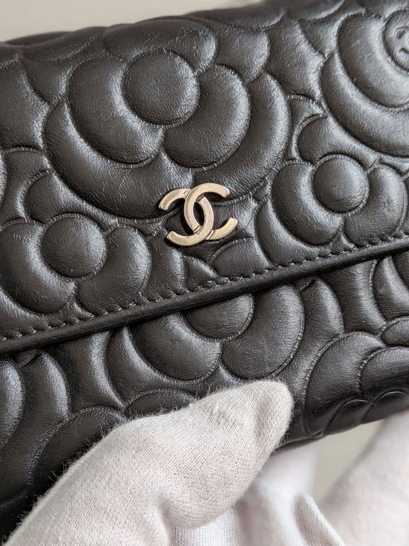 シャネル　フラワーココ型押し長財布　黒　ラムスキン　ショルダー　チェーン