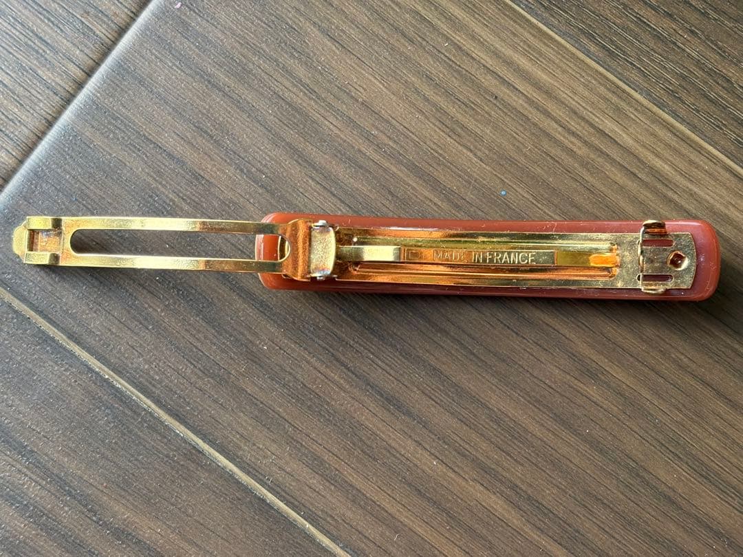 CHANEL シャネル　ロゴ入り　髪留め　バレッタ