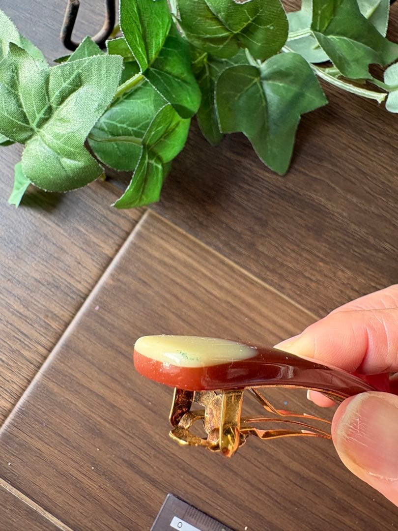 CHANEL シャネル　ロゴ入り　髪留め　バレッタ