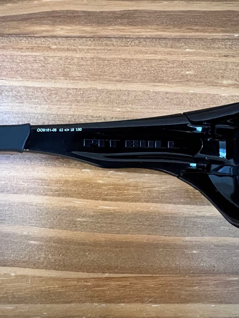 オークリー　ピットブル