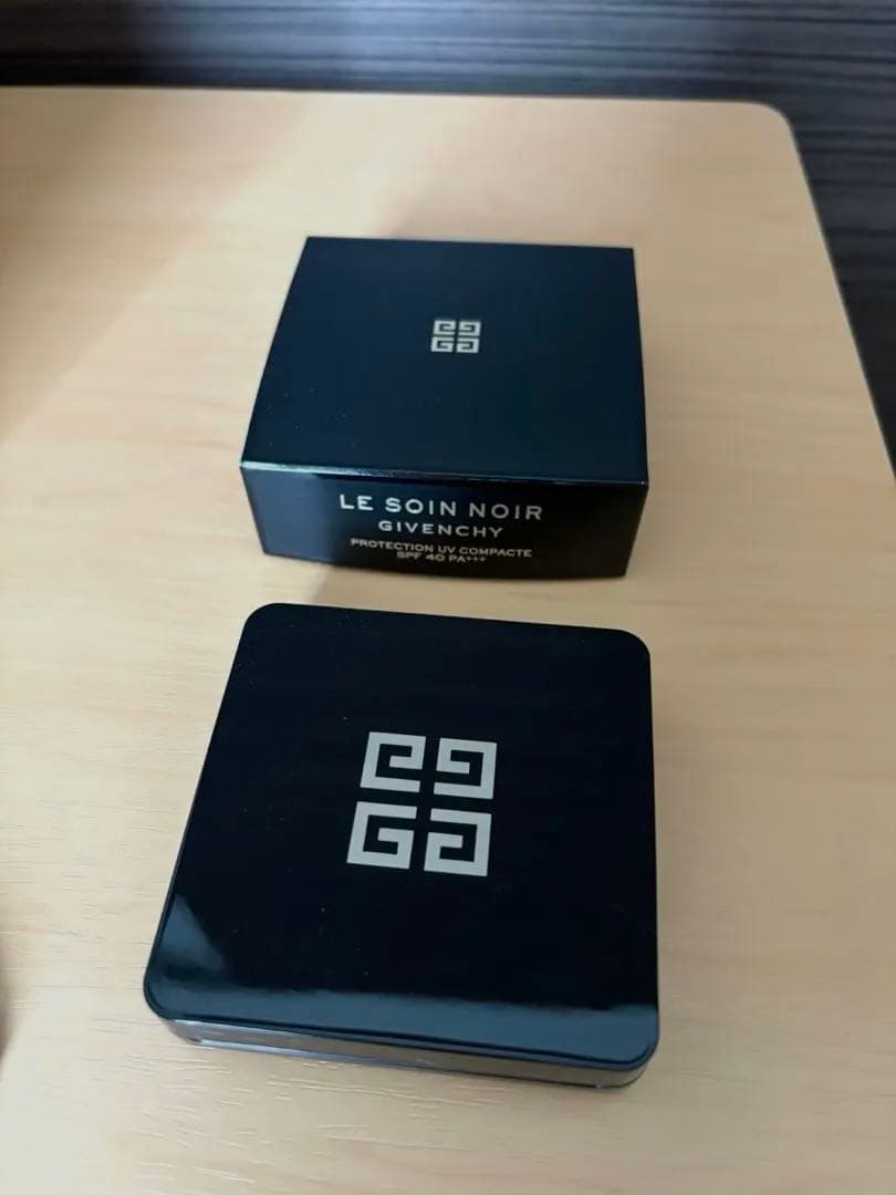 ジバンシィ　ソワンノワールUVコンパクト