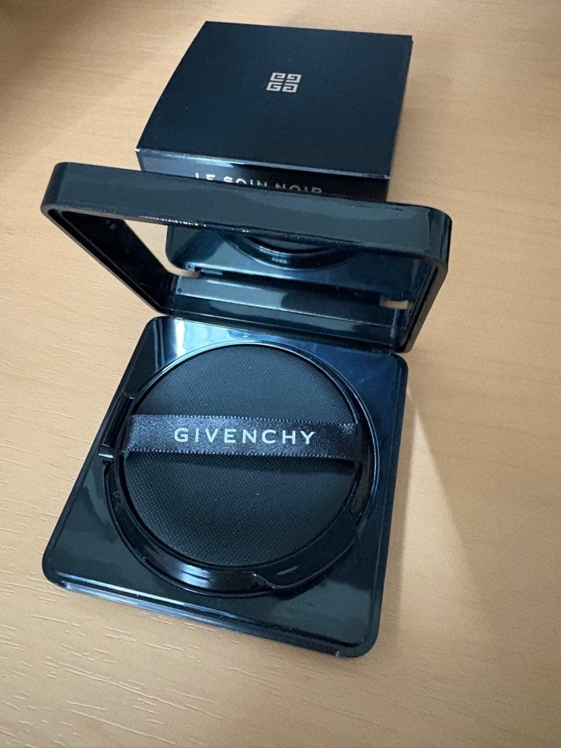 ジバンシィ　ソワンノワールUVコンパクト