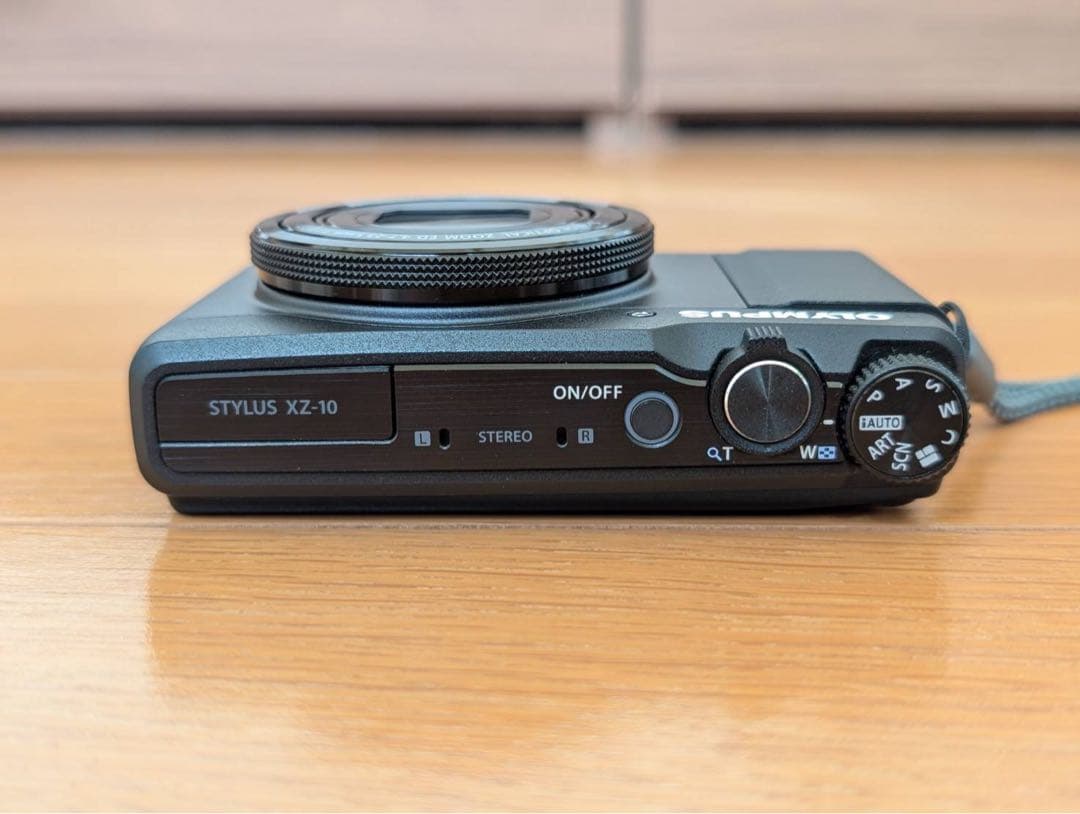 オリンパス　デジカメ　XZ-10
