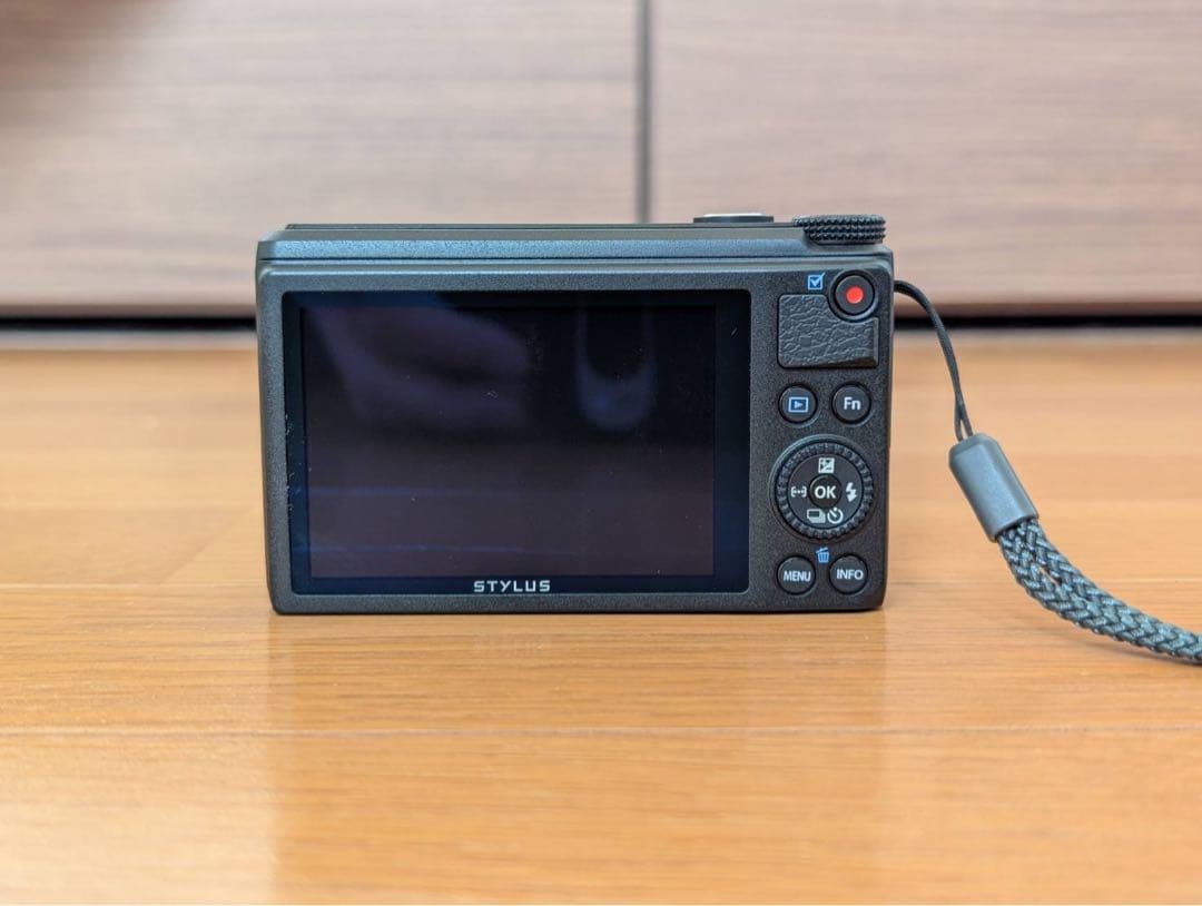 オリンパス　デジカメ　XZ-10