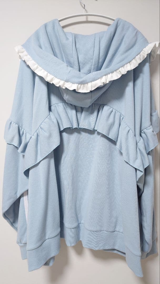 【試着のみ】 satoi フリルハイネックパーカー ライトブルー