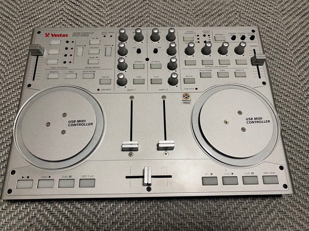 VESTAX VCI-100とVAI-40オーディオインターフェイスのセット