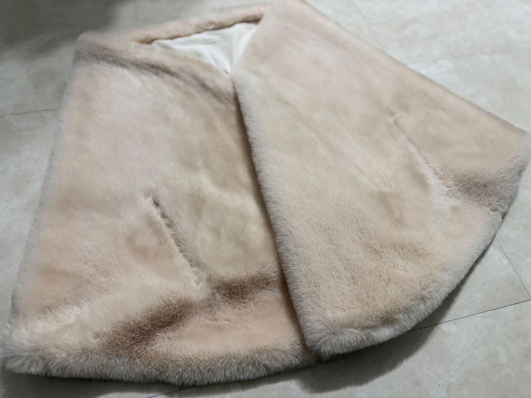 jenne リッチボリュームファーケープ　アイボリー