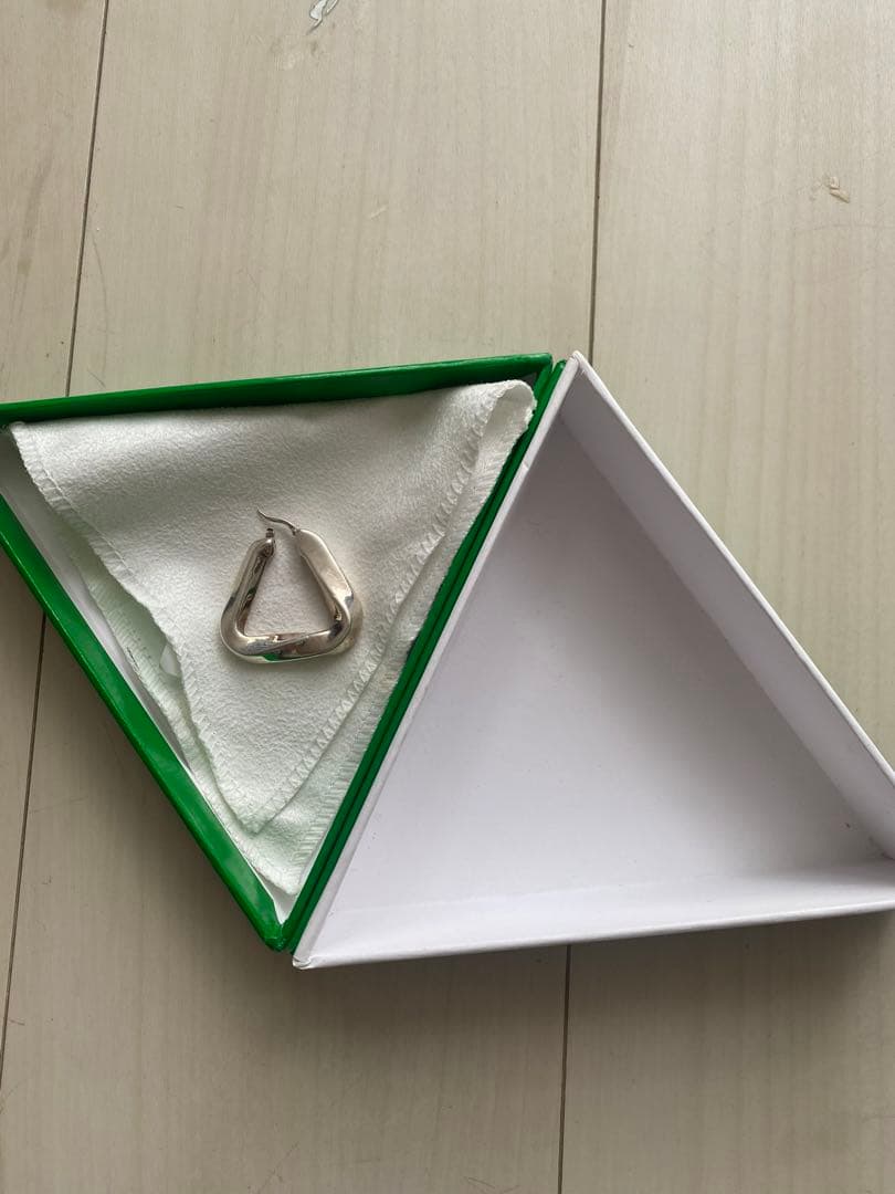 ボッテガヴェネタ⭐︎トライアングルピアス【片耳】