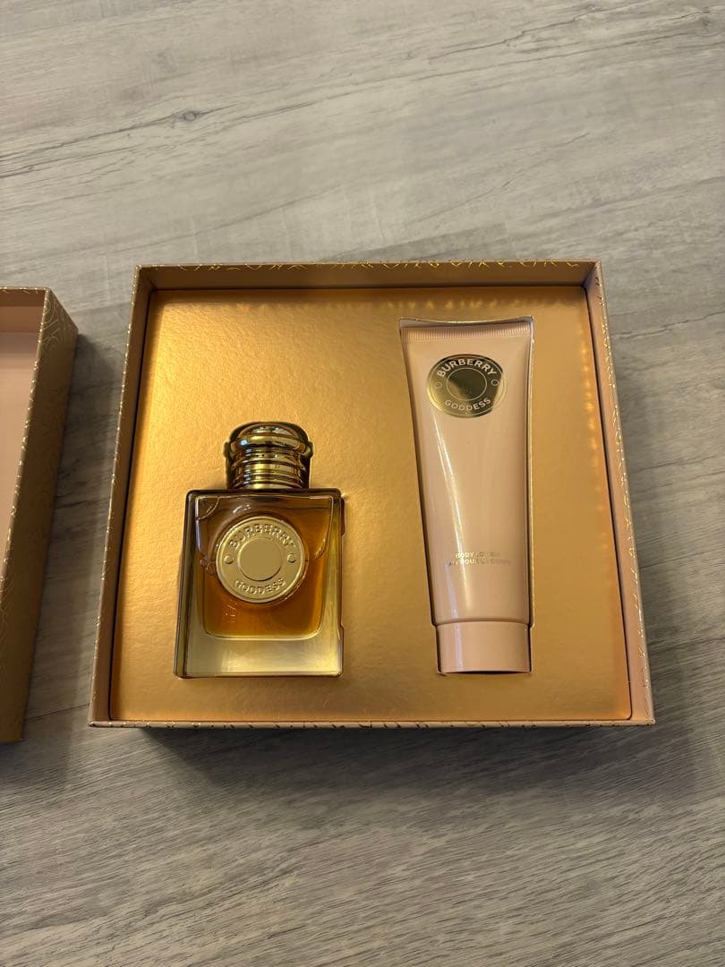 BURBERRY 香水とボディクリームセット