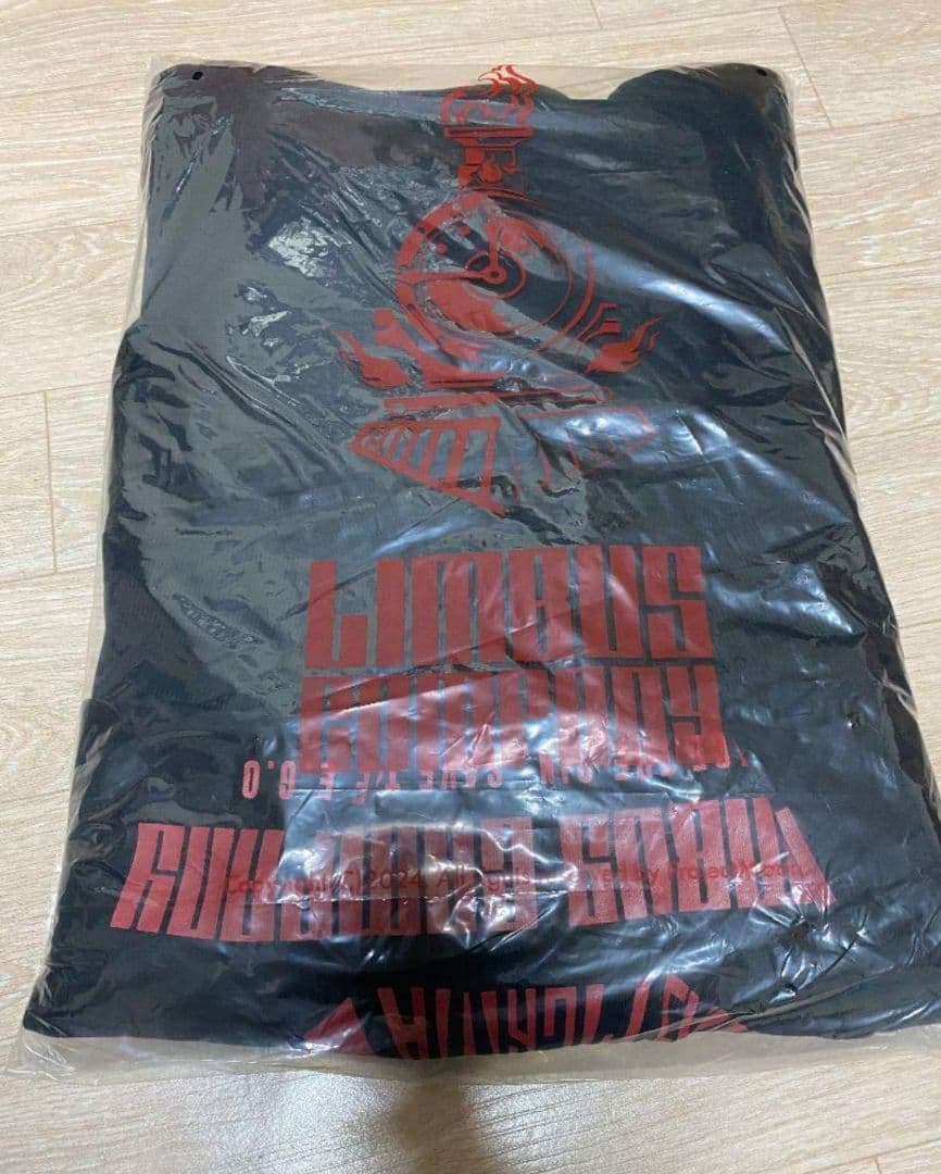 リンバスカンパニー　パーカー　バッチ3枚付き