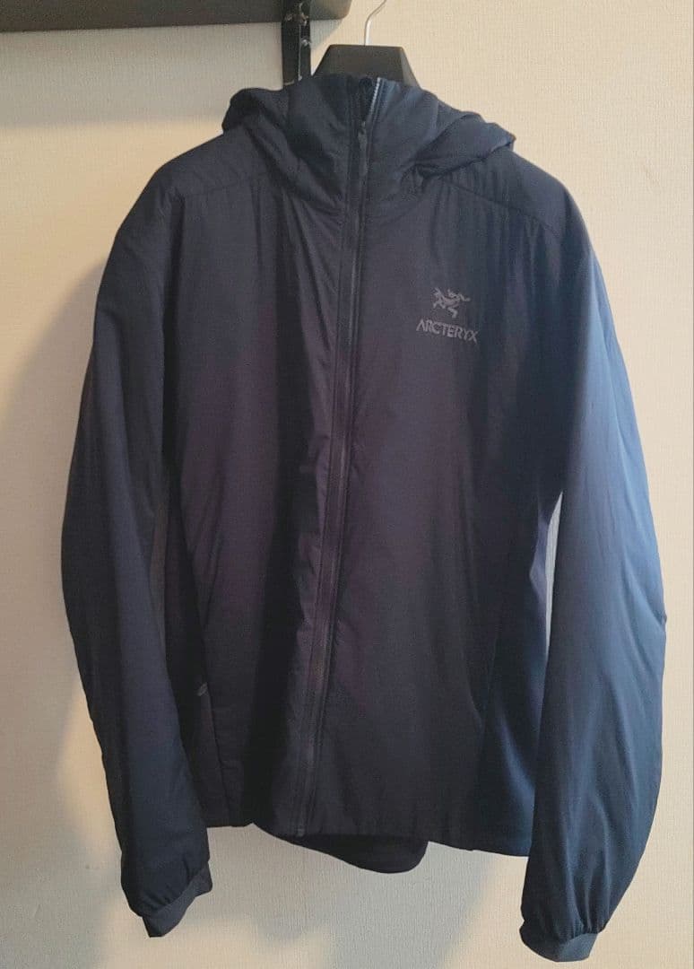 アークテリクス　アトムフーディ　Mサイズ　ブラックサファイア