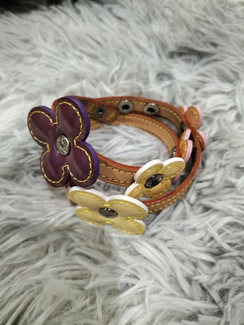 未使用ルイ・ヴィトン花モチーフ レザー バングル