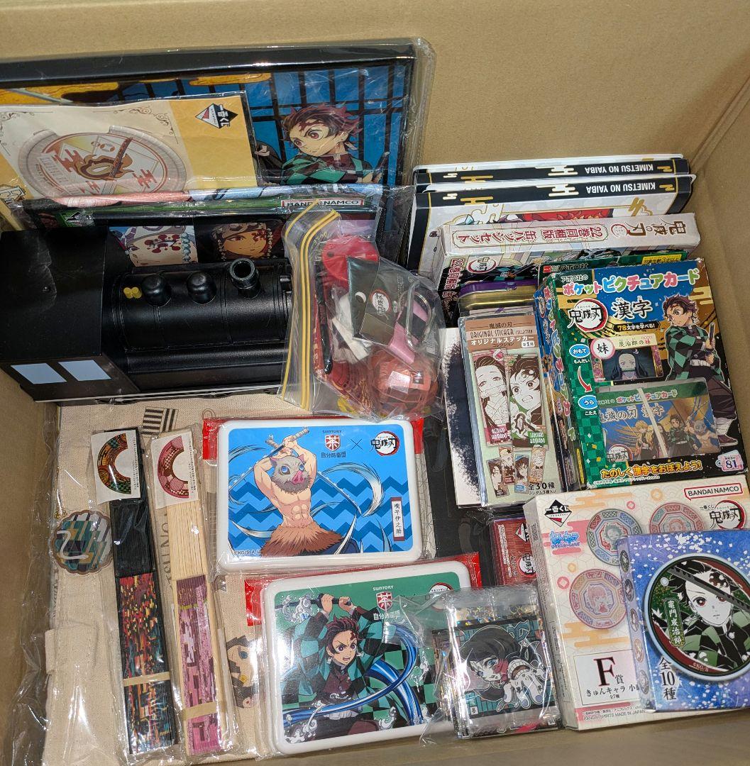 鬼滅の刃　アクスタ　ラバスト　缶バッジ　大量　まとめ売り