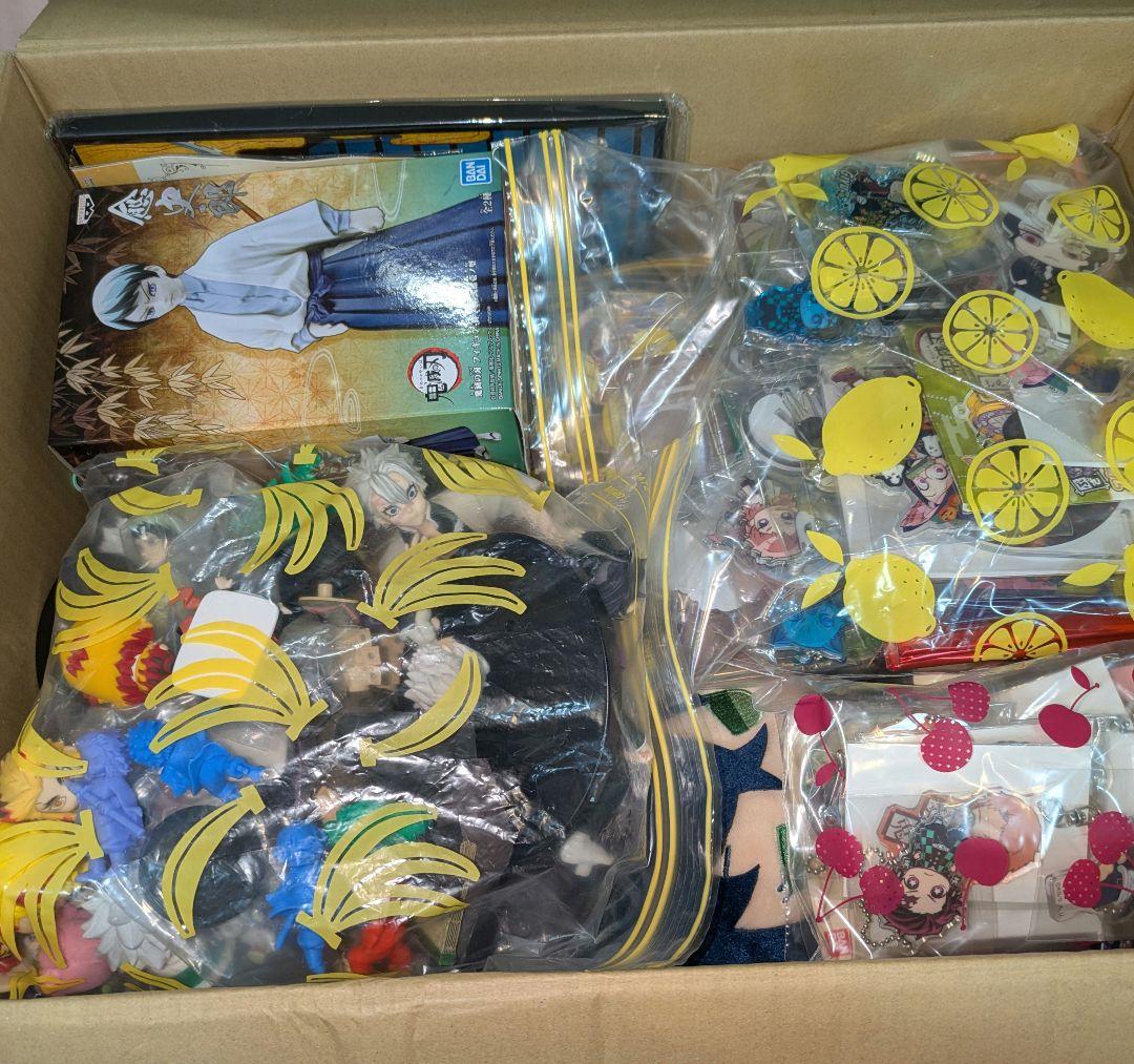 鬼滅の刃　アクスタ　ラバスト　缶バッジ　大量　まとめ売り