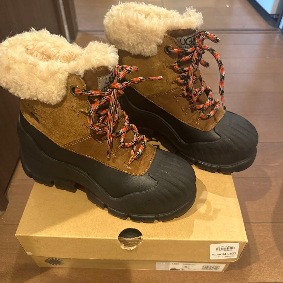 UGG ボアブーツ 23cm ほぼ未使用 やさしい雰囲気