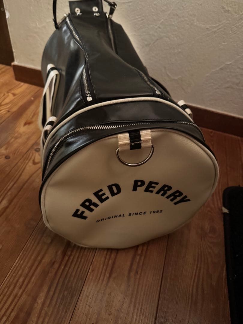 【完売品】FRED PERRY フレッドペリー　ボストンバック　ドラムバッグ