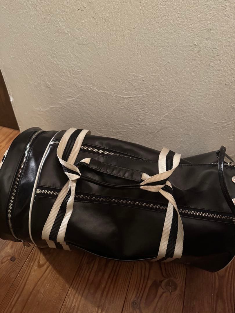 【完売品】FRED PERRY フレッドペリー　ボストンバック　ドラムバッグ