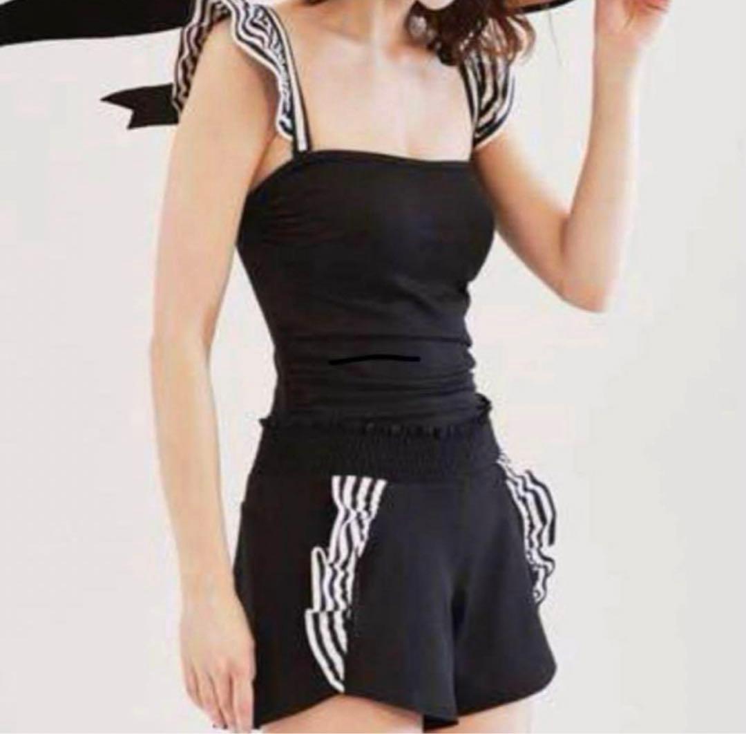 パンダ　フリル付きオフショルダー水着 ブラック　ボーダーズアットバルコニー