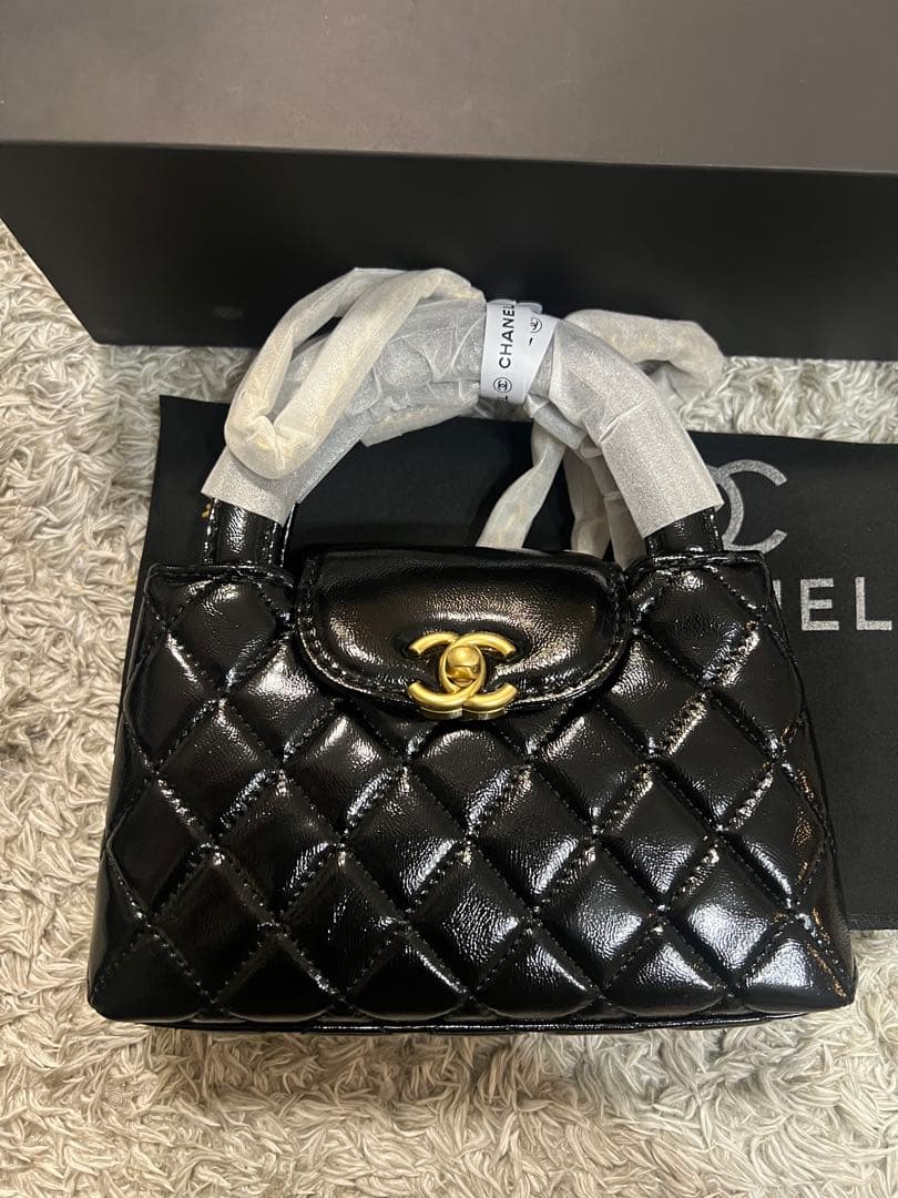 CHANELシャネル ブラック チェーンストラップ 斜め掛けバッグ