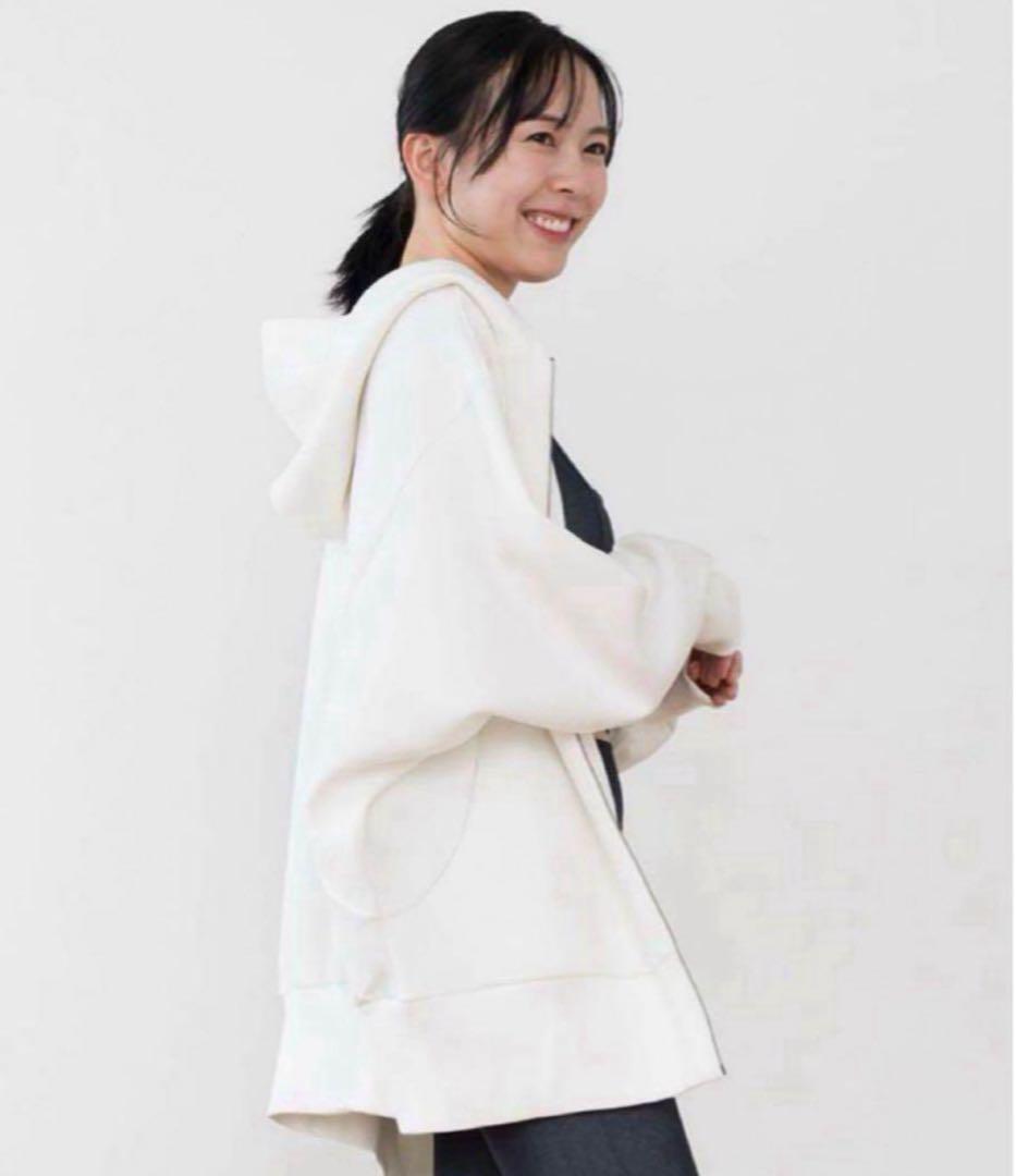 ✨新品・未使用✨ ヨガ　ピラティス　ラバ　スカーラ　パーカー ホワイト