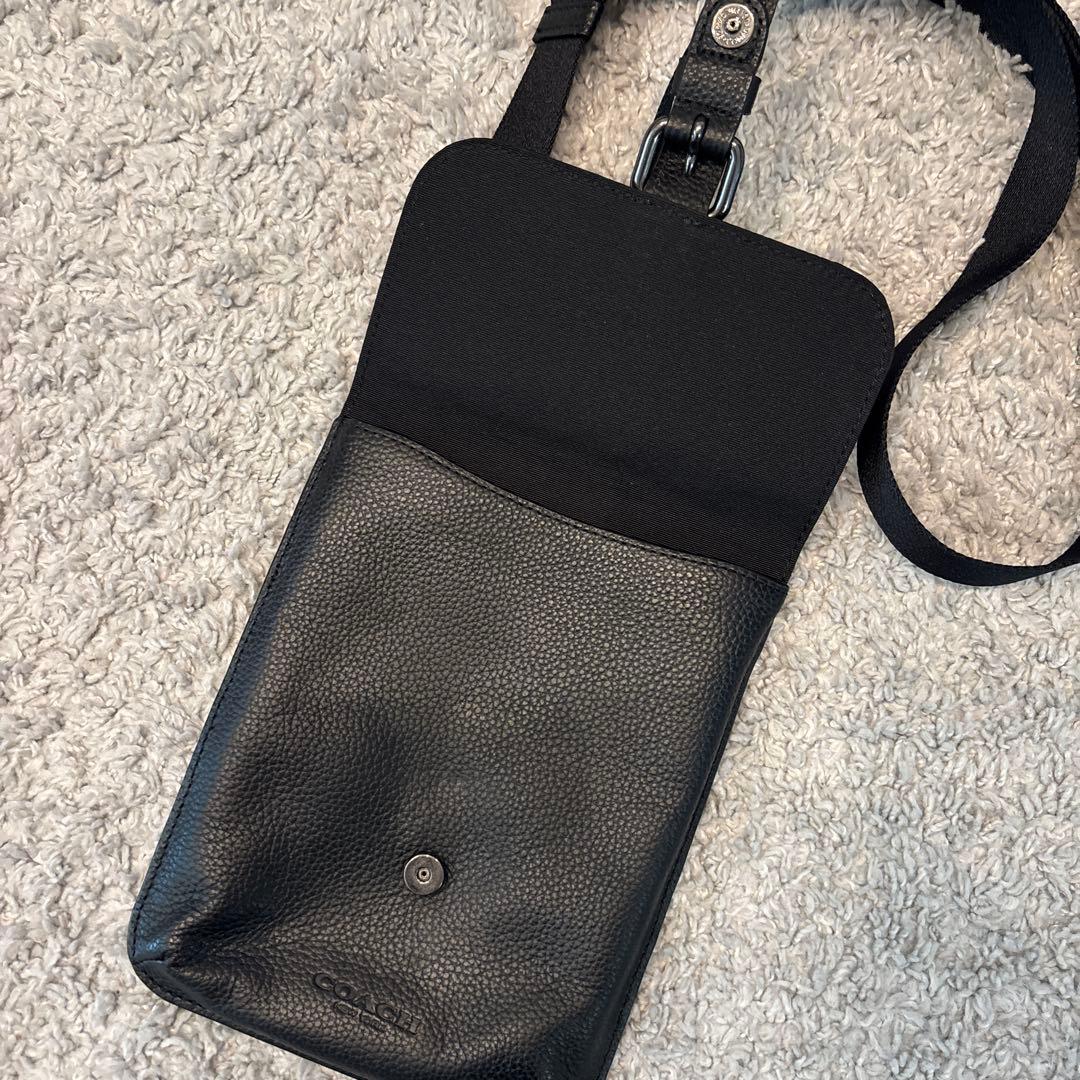 COACH 黒レザーショルダーバッグ バックル付き