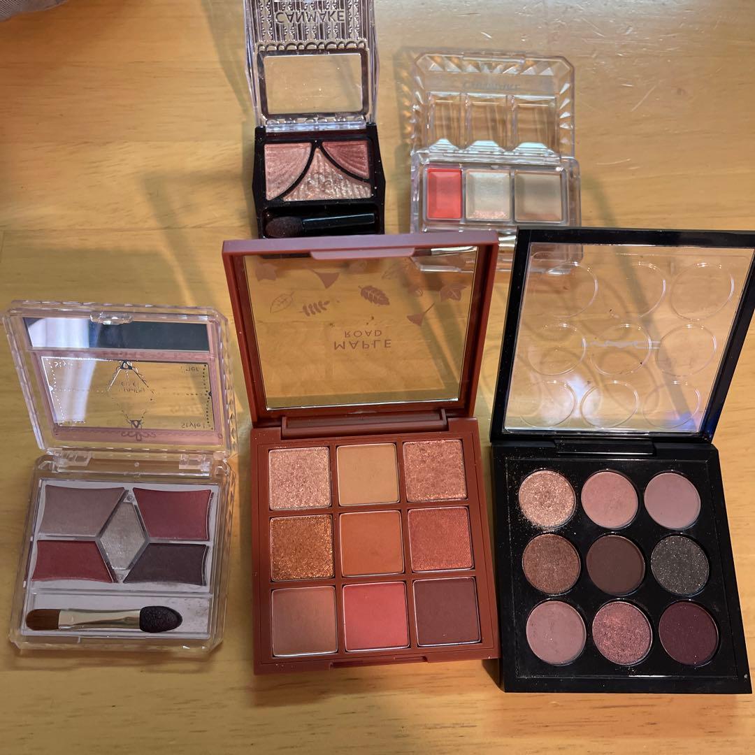 リキッドファンデーション、アイシャドウ一式