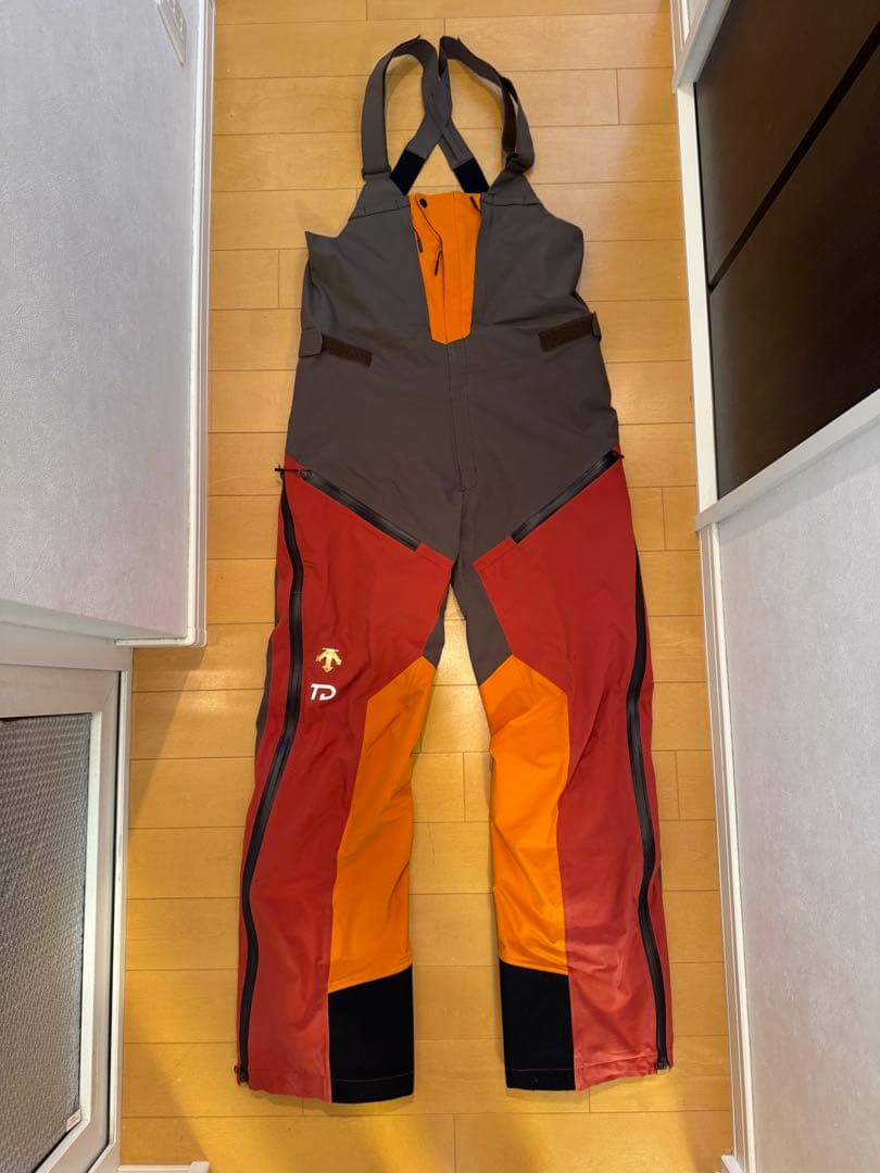 TEAM DESCENTE スキーウェアー　2024/2025