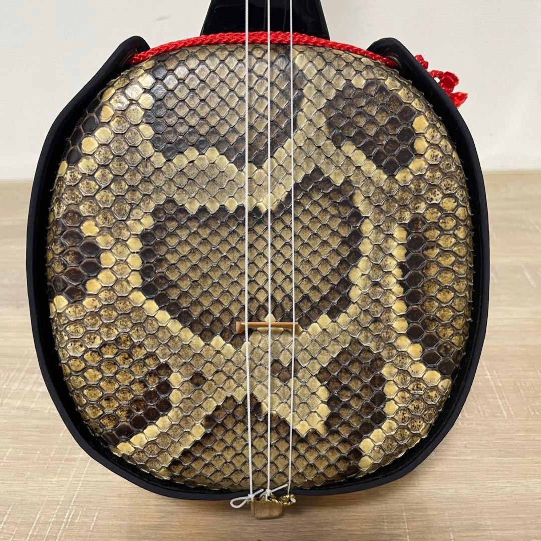 ★美品★ 沖縄三線 本蛇皮 三味線 胴巻き 和楽器　本蛇革